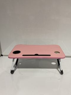 AN ASSORTMENT OF ITEMS TO INCLUDE SMALL PINK DESK TOP WITH CUP HOLDER COMPARTMENT