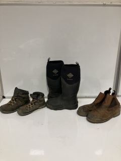 A BOX OF ASSORTED ITEMS TO INCLUDE BROWN AMBLERS WORK BOOTS SIZE 12