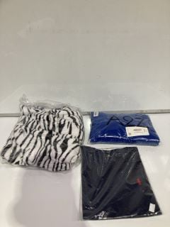 A BOX OF ASSORTED ITEMS TO INCLUDE RALPH LAUREN BLUE TOP SIZE XL