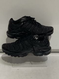 NIKE MEN'S AIR MAX TN BLACK (UK10), TO ALSO INCLUDE 2 X HUSH PUPPIES SHOES PELE LACE UP TOTAL RRP £220