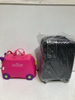 QTY OF ASSORTED SUITCASES, TO INCLUDE PINK TRUNKI CHILDREN'S SUITCASE