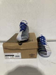 QTY OF ASSORTED ITEMS TO INCLUDE NIKE PANDA DUNKS UK 7.5