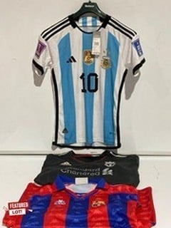 ASSORTMENT OF FOOTBALL JERSEYS TO INCLUDE FIFA WORLD CHAMPIONS 22' ARGENTINA MESSI JERSEY UK S TOTAL RRP £300