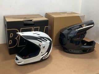 BELL GREY MOTORBIKE HELMET SIZE XS IN GREY AND WHITE TO INCLUDE ABUS HIDROP XL MOTORBIKE HELMET IN BLACK: LOCATION - H9