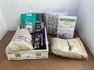 QTY OF ASSORTED ITEMS TO INCLUDE CAROLINE SHATTUCK KINGSIZE WATERPROOF MATTRESS PROTECTOR: LOCATION - H13