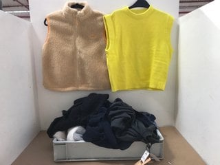 QTY OF ASSORTED CLOTHING ITEMS TO INCLUDE LEVI'S SHEEPSKIN BODYWARMER IN BEIGE - UK S: LOCATION - I6