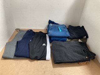 QTY OF ASSORTED JEANS/TROUSERS TO INCLUDE SUPERDRY CORE CARGO TROUSERS IN KHAKI - UK 30: LOCATION - I5