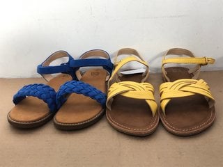 PAIR OF CHILDRENS FAUX LEATHER SANDALS IN MUSTARD - UK 2.5 TO ALSO INCLUDE PAIR OF CHILDRENS VELVET SANDALS IN BLUE - UK 3: LOCATION - I5