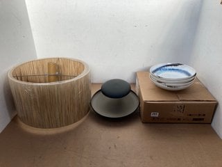 3 X BOXES OF ASSORTED HOUSEHOLD ITEMS TO INCLUDE 4 X PATTERNED PASTA BOWLS IN WHITE/BLUE: LOCATION - I3