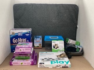 QTY OF ASSORTED PET ITEMS TO INCLUDE PETSTAGES RAINY DAY PUZZLE AND PLAY FOR CATS: LOCATION - H15