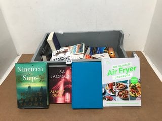 QTY OF ASSORTED BOOKS TO INCLUDE THE ULTIMATE AIR FRYER COOKBOOK: LOCATION - I15