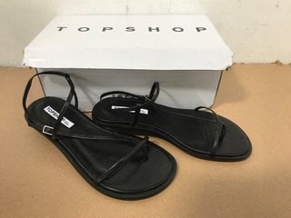 TOPSHOP WOMENS BLACK STRIPED SANDALS - UK SIZE: 5: LOCATION - I11