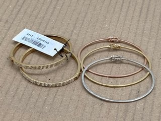 5 X ASSORTED COACH BANGLES TO INCLUDE SET OF 3 INTERLOCKING SIGNATURE BANGLES IN GOLD/SILVER/BRONZE - RRP £125.00: LOCATION - E1