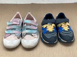 PAIR OF GIRLS CLARKS VELCRO STRAP GLITTER TRAINERS IN MULTI - UK 1 TO ALSO INCLUDE BOYS CLARKS FEATHER PACE VELCRO STRAP TRAINERS IN MULTI - UK 9.5: LOCATION - E3