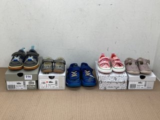 5 X ASSORTED CHILDRENS SHOES TO INCLUDE CLARKS OSLO EDGE VELCRO STRAP TRAINERS IN GREY - UK 7.5: LOCATION - E3