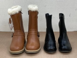 JOHN LEWIS & PARTNERS GIRLS ISOBEL BOOTS IN BLACK - UK 9 TO ALSO INCLUDE JOHN LEWIS & PARTNERS LEIA 2 BOOTS IN TAN - UK 13: LOCATION - E3