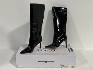 GUESS DAYTON WOMENS KNEE HIGH LEATHER BOOT IN BLACK UK SIZE 7 - RRP £191.96: LOCATION - FRONT BOOTH