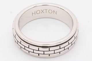 HOXTON LONDON MENS STERLING SILVER BRICK PATTERNED RING - RRP £149: LOCATION - FRONT BOOTH