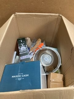 BOX OF ASSORTED HOUSEHOLD ITEMS TO INCLUDE MASON CASH 12 PIECE DINNERWARE SET IN CREAM: LOCATION - J6