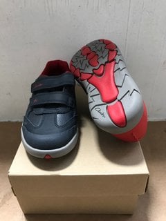 CLARKS BOYS VELCRO STRAP TRAINERS IN NAVY/RED - UK 12: LOCATION - J13