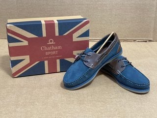 CHATHAM DARTMOUTH MENS SHOES IN NAVY/TAN - UK 10: LOCATION - J15