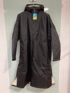 MOUNTAIN WAREHOUSE TIDAL BORG LINED WATERPROOF SWIM CHANGING ROBE IN BLACK - UK XL - RRP £94.99: LOCATION - J17