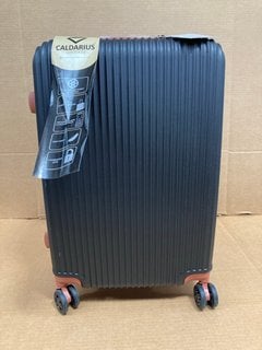 CALDARIUS SMALL HARD SHELL WHEELED COMBINATION LOCK SUITCASE IN BLACK/BROWN: LOCATION - J17