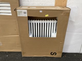 TRADITIONAL HEATED TOWEL RADIATOR IN CHROME WITH A 12X 3 COLUMN CAST IRON STYLE CENTRE IN WHITE 930 X 790MM RRP £580: LOCATION - A8