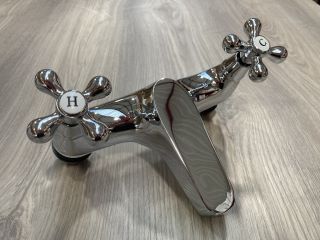 TRADITIONAL CROSSHEAD DECK MOUNTED BATH FILLER IN CHROME RRP £275: LOCATION - R1