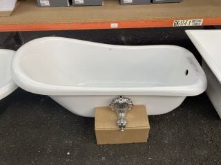 1550 X 720MM TRADITIONAL ROLL TOPPED SINGLE ENDED SLIPPER STYLE BATH WITH A SET OF CHROME CLAW & BALL FEET - RRP £1009: LOCATION - B3