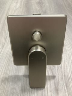 BRUSHED STAINLESS STEEL MANUAL SHOWER VALVE RRP £125: LOCATION - R2