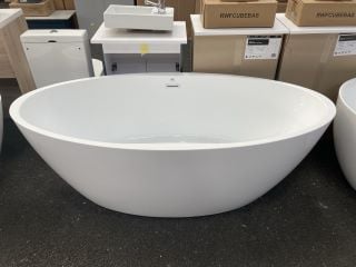 1700 X 780MM MODERN TWIN SKINNED DOUBLE ENDED FREESTANDING BATH WITH INTEGRAL CHROME SPRUNG WASTE & OVERFLOW - RRP £1509: LOCATION - A2