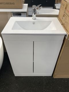 (COLLECTION ONLY) FLOOR STANDING 2 DOOR SINK UNIT IN WHITE WITH A 610 X 400MM 1TH CERAMIC BASIN COMPETE WITH A MONO BASIN MIXER AND CHROME SPRUNG WASTE RRP £730: LOCATION - A2