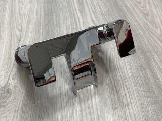 DECK MOUNTED WATERFALL SPOUT BATH FILLER IN CHROME RRP £315: LOCATION - R3