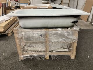 LARGE PALLET OF CURVED BATH SIDE PANELS WITH 3X ASSORTED BATHS: LOCATION - B1