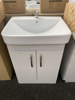 (COLLECTION ONLY) FLOOR STANDING 2 DOOR SINK UNIT IN GREY MIST WITH A 610 X 470MM 1TH CERAMIC BASIN COMPLETE WITH A MONO BASIN MIXER TAP AND CHROME SPRUNG WASTE RRP £745: LOCATION - A4