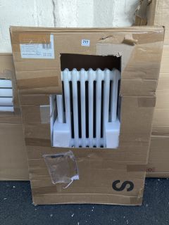 TRADITIONAL HEATED TOWEL RADIATOR IN CHROME WITH A 8X 3 COLUMN CAST IRON STYLE CENTRE IN WHITE 930 X 620MM RRP £540: LOCATION - B4