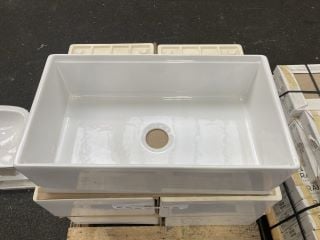 (COLLECTION ONLY) LONDON STYLE CERAMIC SINGLE BOWL KITCHEN SINK 835 X 460 X 260MM RRP £395: LOCATION - A7