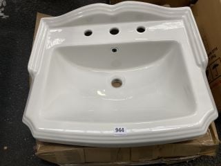 (COLLECTION ONLY) 600MM WIDE 3TH TRADITIONAL BASIN RRP £255: LOCATION - A5