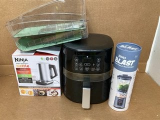 4 X HOUSEHOLD APPLIANCES TO INCLUDE NINJA 1.7L KETTLE: LOCATION - WA5