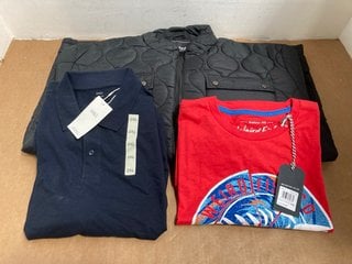 3 X ASSORTED MENS CLOTHING IN VARIOUS SIZES TO INCLUDE WEIRDFISH VORTEX ECO GRAPHIC T-SHIRT IN RADICAL RED UK SIZE 3XL: LOCATION - WA9