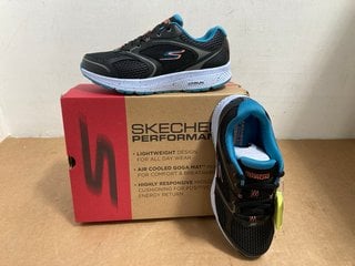 SKECHERS GO RUN CONSISTENT-DYNAMIC ENERGY TRAINERS IN BLACK/TEAL UK SIZE 4: LOCATION - WA9