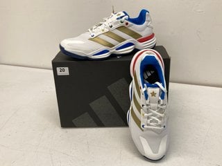 ADIDAS MENS STABIL 16 INDOOR TRAINERS IN CLOUD WHITE/GOLD METALLIC/DARK BLUE - SIZE UK 9.5 - RRP £140: LOCATION - BOOTH