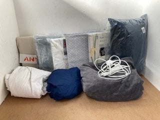 QTY OF ASSORTED BEDDING ITEMS TO INCLUDE JOHN LEWIS & PARTNERS ANYDAY SINGLE COTTON FITTED SHEET IN WHITE: LOCATION - A15