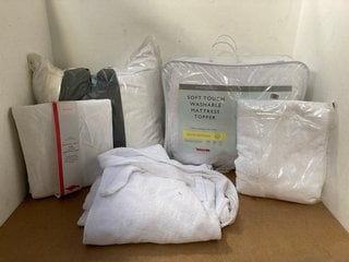 5 X ASSORTED JOHN LEWIS & PARTNERS BEDDING ITEMS TO INCLUDE NATURAL COLLECTION GOOSE FEATHER & DOWN PILLOW: LOCATION - A15