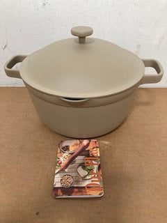 OUR PLACE 26.7CM PERFECT POT IN SAGE GREEN - RRP £140: LOCATION - A9