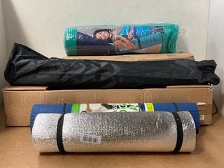 6 X ASSORTED SPORTS & EXERCISE ITEMS TO INCLUDE GAIAM CLASSIC YOGA MAT IN BLUE: LOCATION - A5