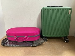 3 X ASSORTED TRAVEL ITEMS TO INCLUDE LUGG 4 WHEELED HARD SHELL CABIN CASE IN GREEN: LOCATION - A2