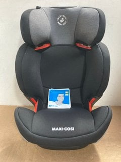 MAXI COSI RODIFIX M I-SIZE BASIC CHILDRENS CAR SEAT IN BLACK - RRP £120: LOCATION - A2