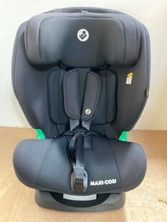 MAXI COSI TITAN I-SIZE MULTI-AGE CAR SEAT IN BLACK - RRP £209: LOCATION - A2